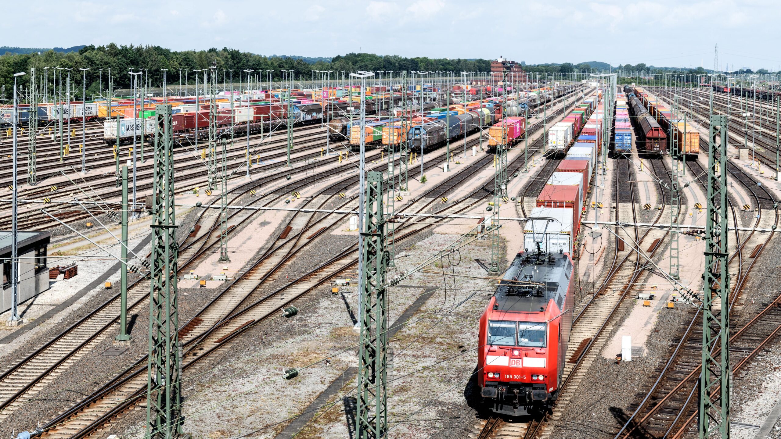 Poland clears major rail junction for airport project